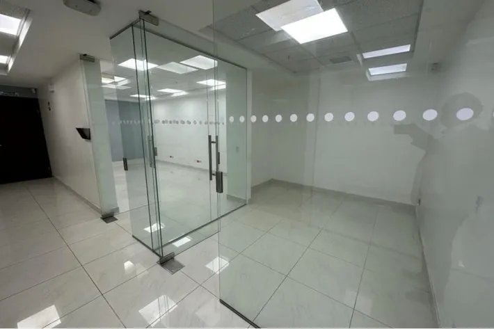 Alquiler de local comercial en Hi Point Offices, Bella Vista