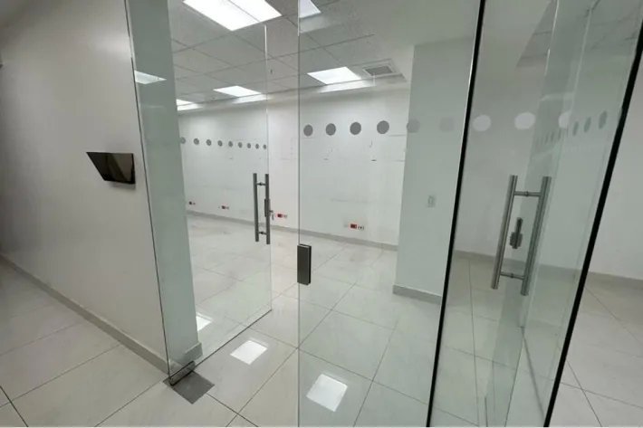 Alquiler de local comercial en Hi Point Offices, Bella Vista