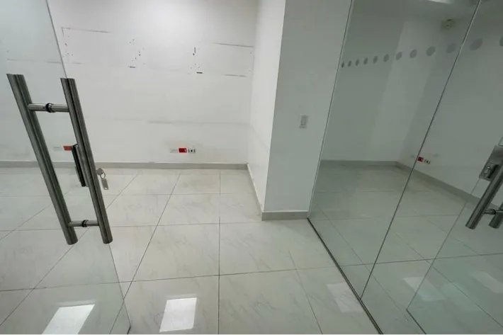 Alquiler de local comercial en Hi Point Offices, Bella Vista