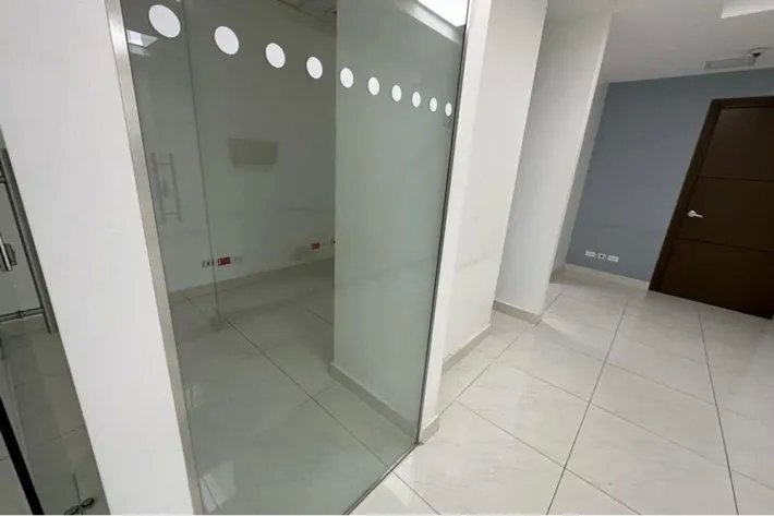 Alquiler de local comercial en Hi Point Offices, Bella Vista