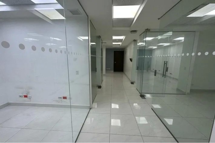 Alquiler de local comercial en Hi Point Offices, Bella Vista