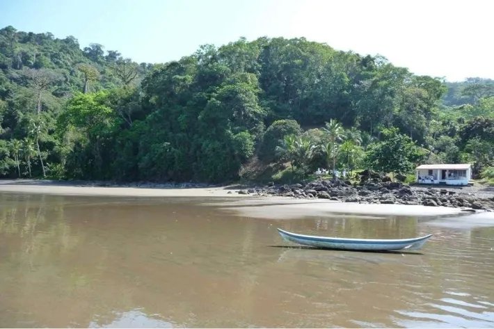Venta de Terreno con casa de pesca en Puerto Piña, Darién