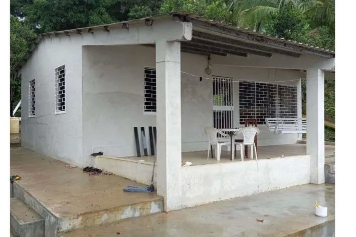 Venta de Terreno con casa de pesca en Puerto Piña, Darién