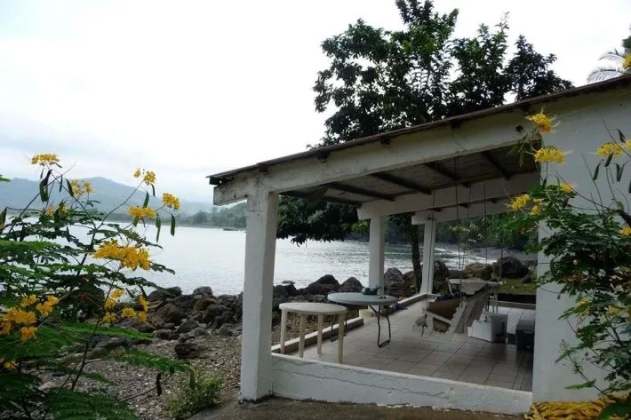 Venta de Terreno con casa de pesca en Puerto Piña, Darién