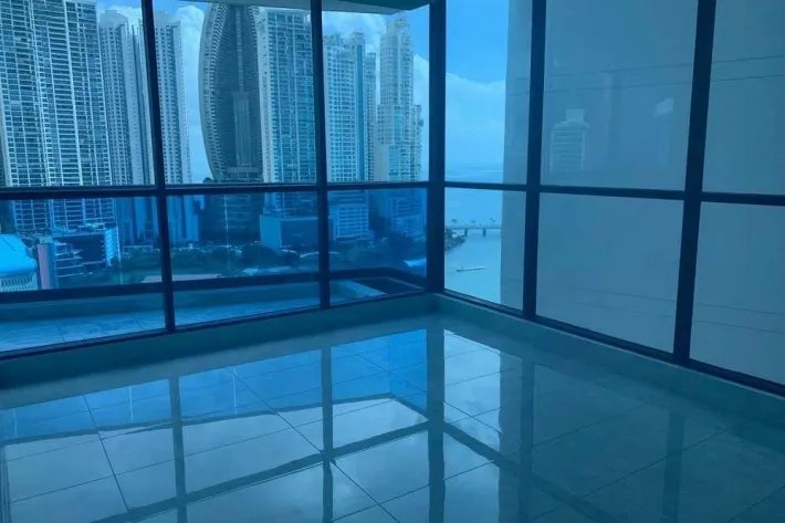 For sale apartment in Ocean Front Penthouses, Paitilla