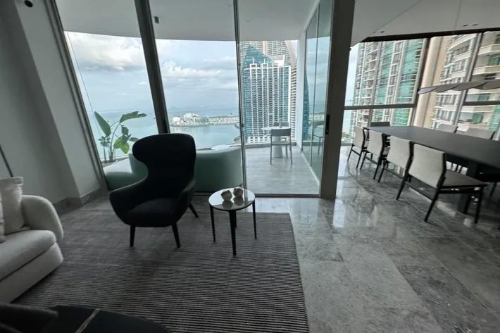 Apartment for sale in Pacific Point Tower 400