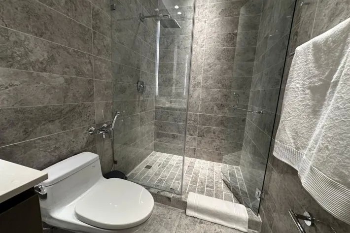 Apartment for sale in Pacific Point Tower 400