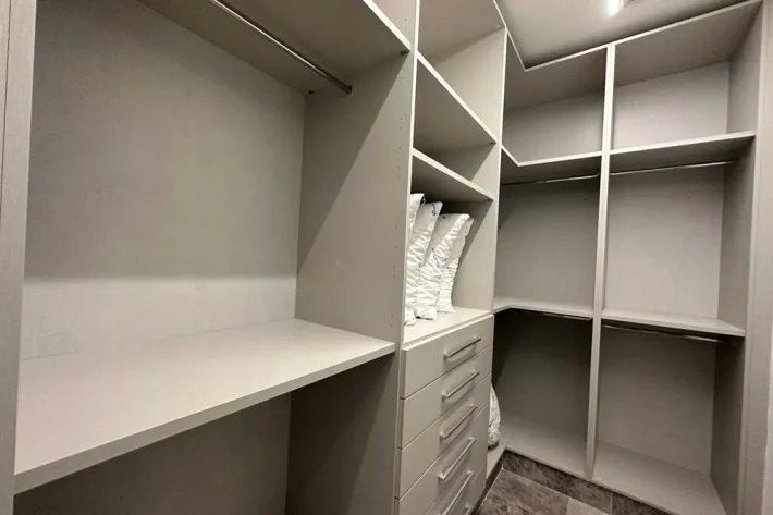 Apartment for sale in Pacific Point Tower 400