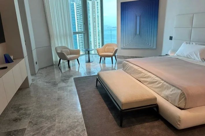 Apartment for sale in Pacific Point Tower 400