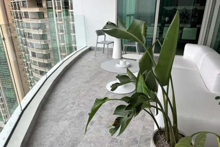 Apartment for sale in Pacific Point Tower 400