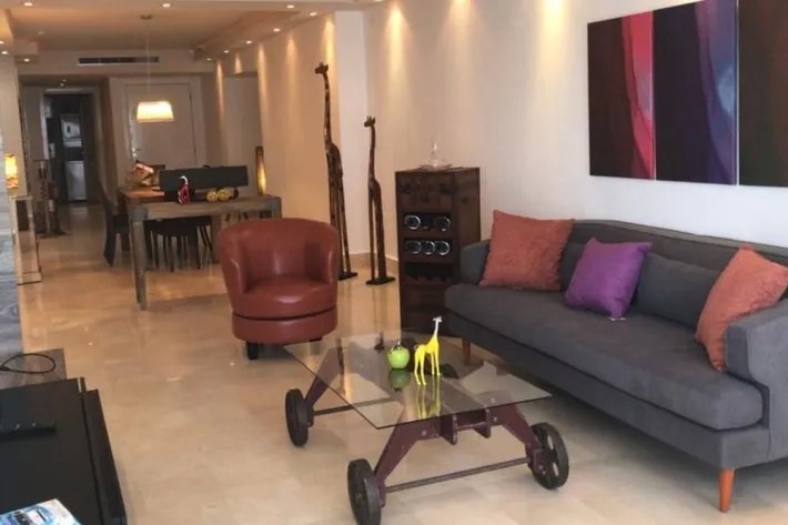 Venta de apartamento con vista al mar en Avenida Balboa
