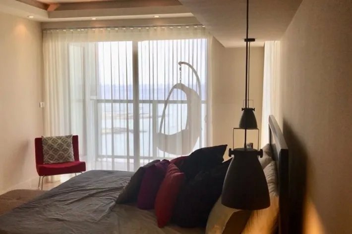 Venta de apartamento con vista al mar en Avenida Balboa