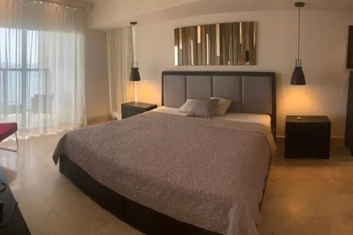 Venta de apartamento con vista al mar en Avenida Balboa