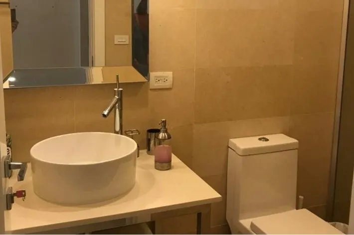 Venta de apartamento con vista al mar en Avenida Balboa