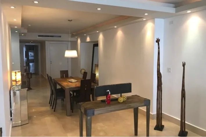 Venta de apartamento con vista al mar en Avenida Balboa