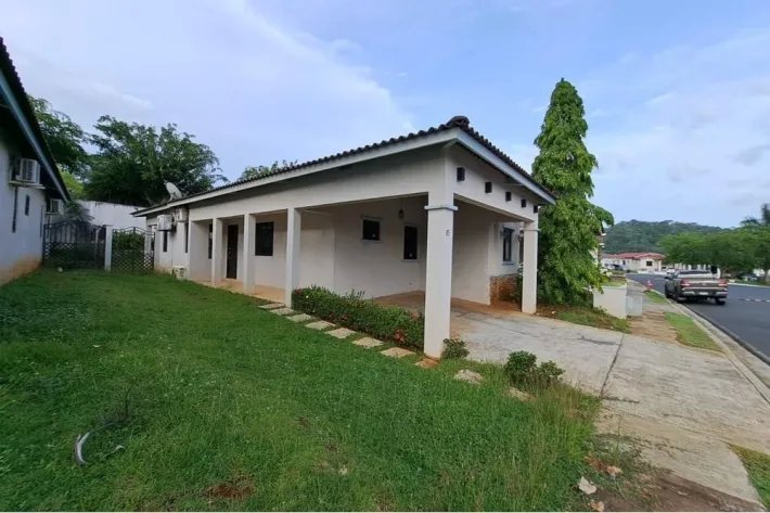Se vende casa en Residencial Summer Hills, Puerto Caimito, La Chorrera