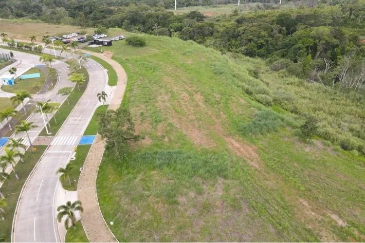 Venta de terreno comercial en Green Valley