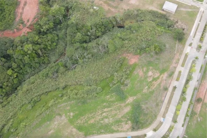 Venta de terreno comercial en Green Valley