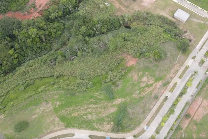 Venta de terreno comercial en Green Valley