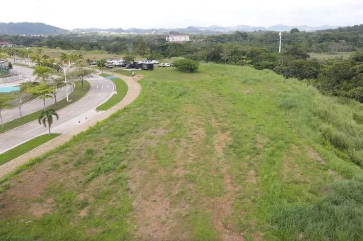 Venta de terreno comercial en Green Valley