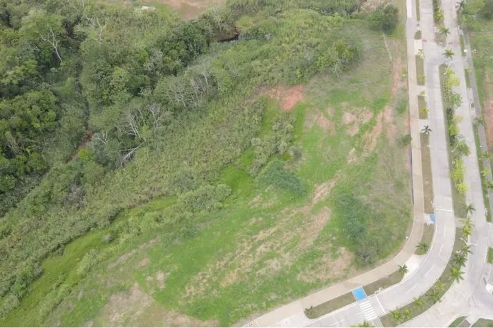 Venta de terreno comercial en Green Valley