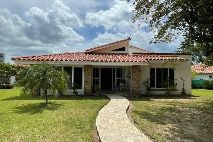 Se vende casa en Punta Barco Village, San Carlos