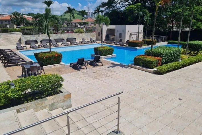 Venta de apartamento en Country Club, Condado del Rey