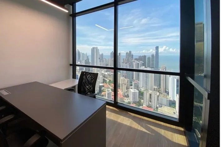 Se alquila oficina amoblada en Calle 50, Obarrio, Panama