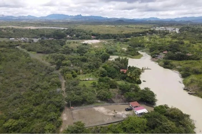 Venta de terreno frente a lago en Lagomar, San Carlos