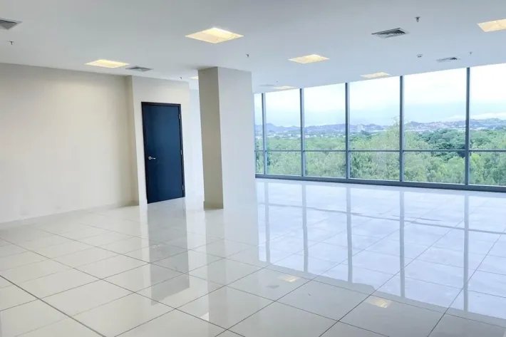 Se alquila oficina en Plaza Boulevard del Este, Costa del Este