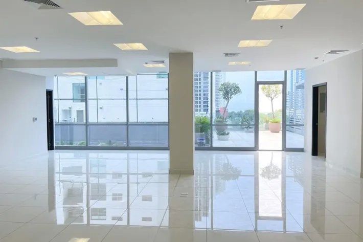 Se alquila oficina en Plaza Boulevard del Este, Costa del Este
