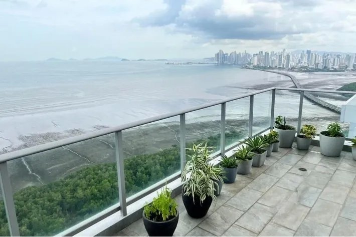 Venta de lujoso Penthouse amoblado en Costa del Este, Panamá