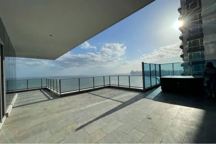 Venta de apartamento frente al mar en Costa del Este, Panamá