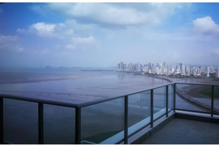 Venta de apartamento frente al mar en Costa del Este, Panamá