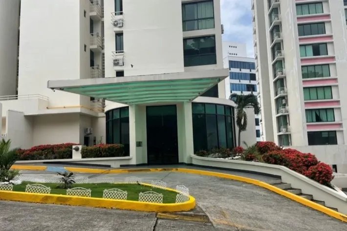 Venta de apartamento en PH Oceanía Torre 200, Betania