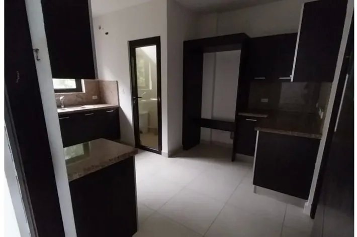 Venta de apartamento en Embassy Village, Albrook