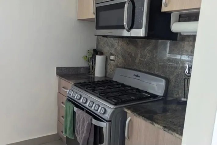 Venta de apartamento en PH Rokas, Condado del Rey