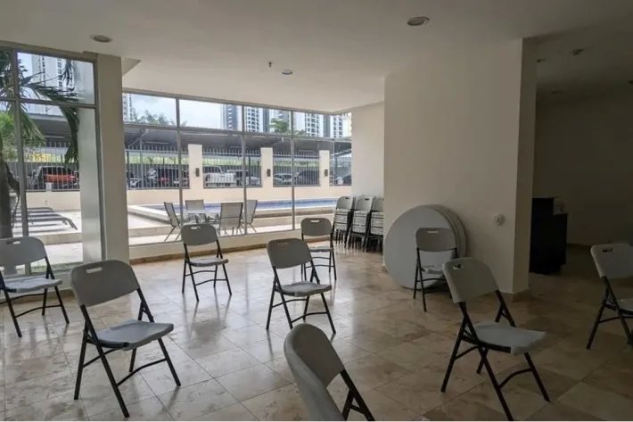 Venta de apartamento en PH Rokas, Condado del Rey