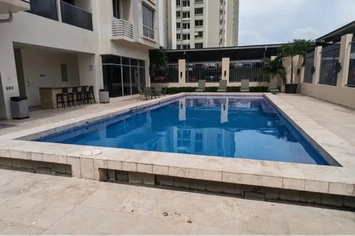 Venta de apartamento en PH Rokas, Condado del Rey