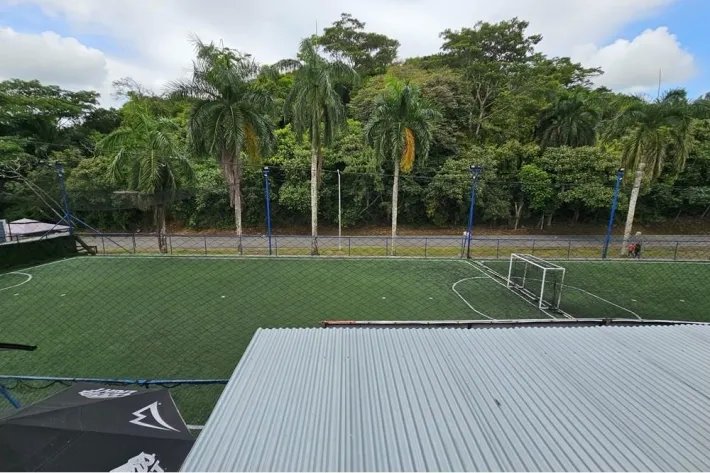 Se vende edificio de dos plantas en Albrook, Panamá