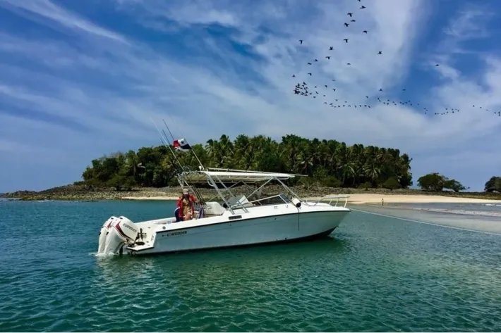 QUIROS ISLAND, A PANAMANIAN PEARL, 1.4 HECTARES (3.5 acres).