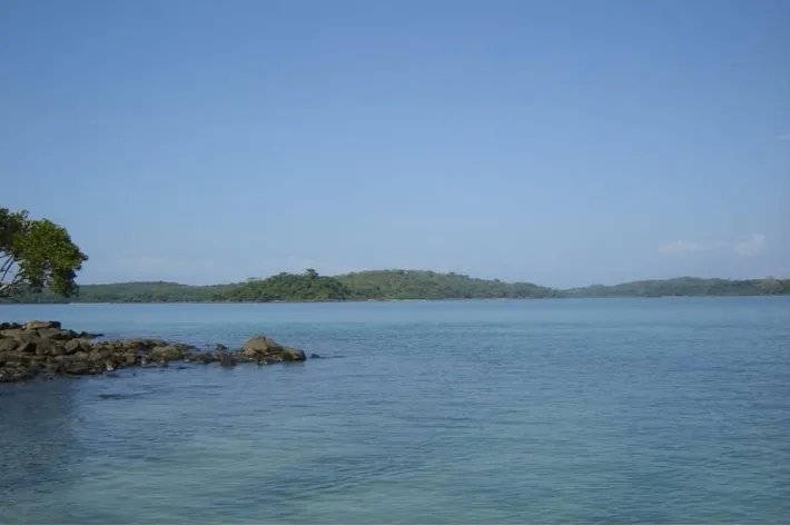 QUIROS ISLAND, A PANAMANIAN PEARL, 1.4 HECTARES (3.5 acres).