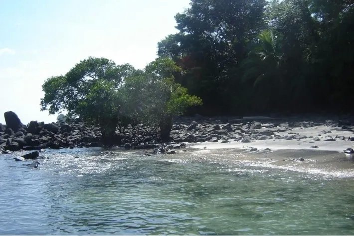 QUIROS ISLAND, A PANAMANIAN PEARL, 1.4 HECTARES (3.5 acres).