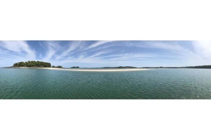 QUIROS ISLAND, A PANAMANIAN PEARL, 1.4 HECTARES (3.5 acres).