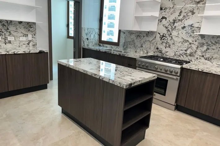 Venta de apartamento en The Colonial, Santa María