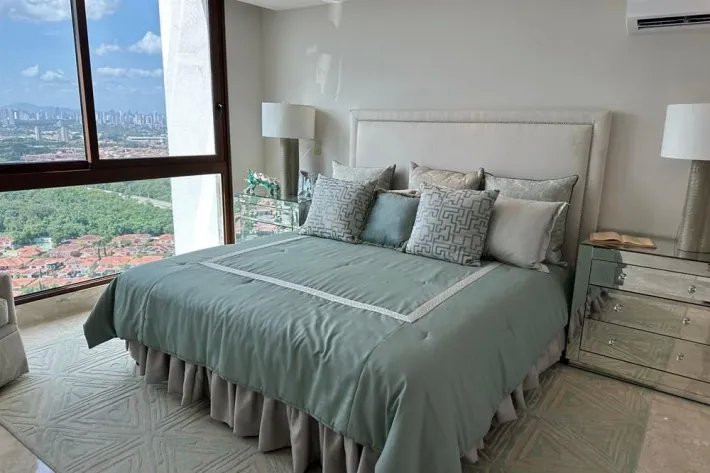 Venta de apartamento en The Colonial, Santa María