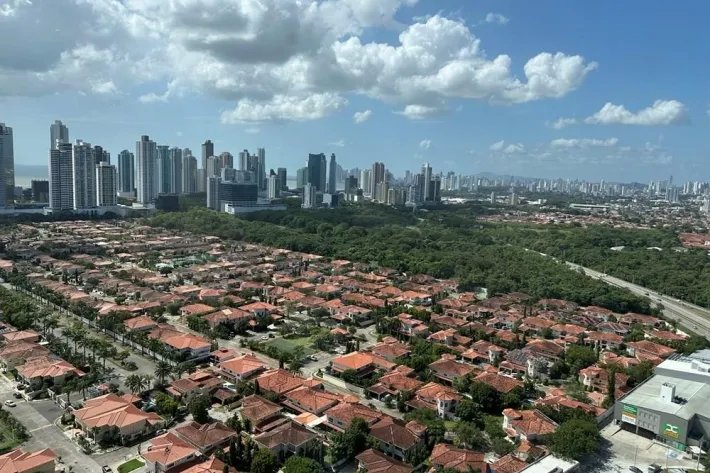 Venta de apartamento en The Colonial, Santa María