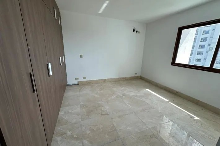 Venta de apartamento en The Colonial, Santa María