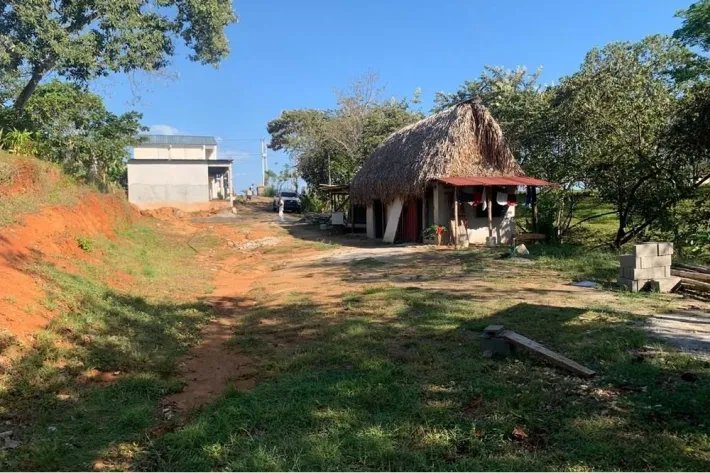 SE VENDE TERRENO CON LUGARES COMERCIALES EN LA VIA PRINCIPAL, SANTA CATALINA. VERAGUAS.