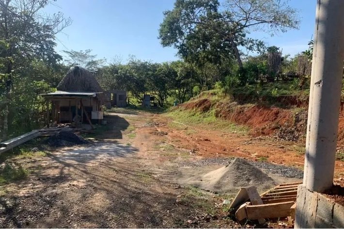 SE VENDE TERRENO CON LUGARES COMERCIALES EN LA VIA PRINCIPAL, SANTA CATALINA. VERAGUAS.
